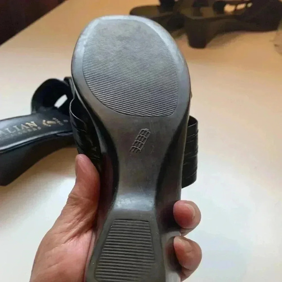 Italian Shoemakers black mules, with crossover leather straps, 2” heel - Picture 6 of 10